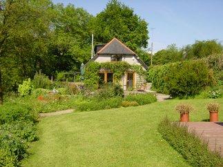 Click here for more about Kingsmill Farm Cottage