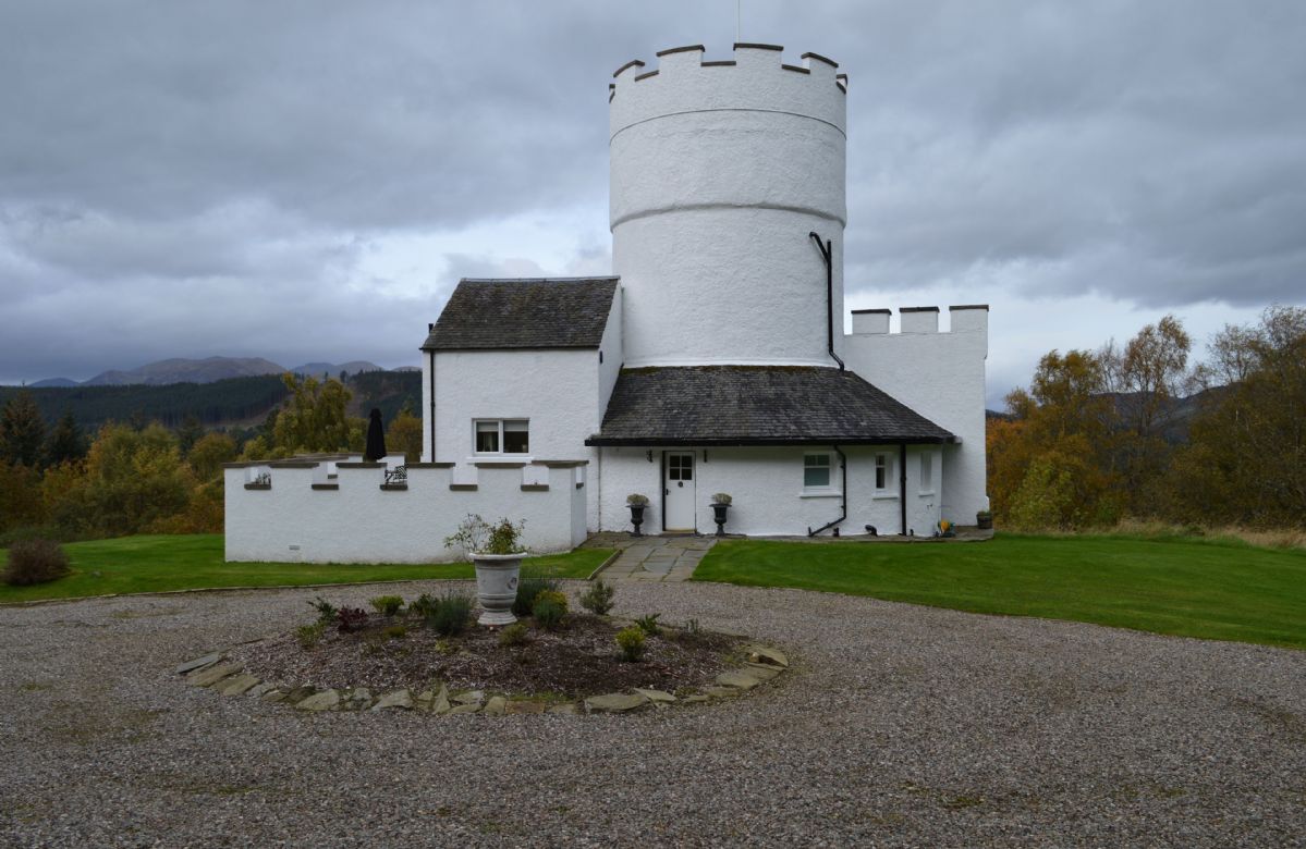 Click here for more about The White Tower of Taymouth Castle