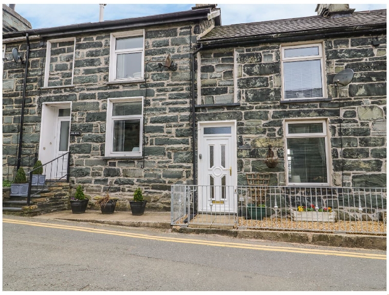 Click here for more about 8 Pen Y Garreg