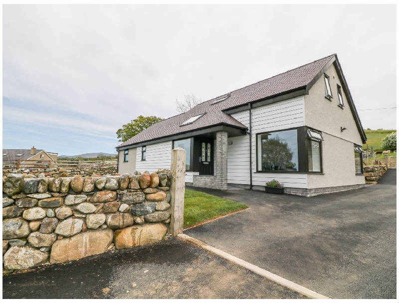 Click here for more about Llwyd Coed Canol