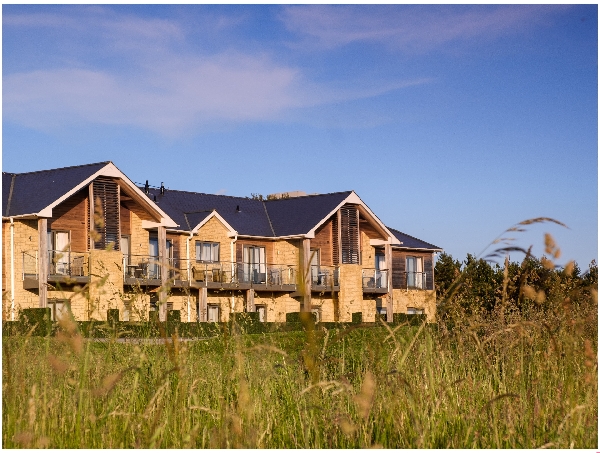 Click here for more about Cotswold Club Apartment (2)
